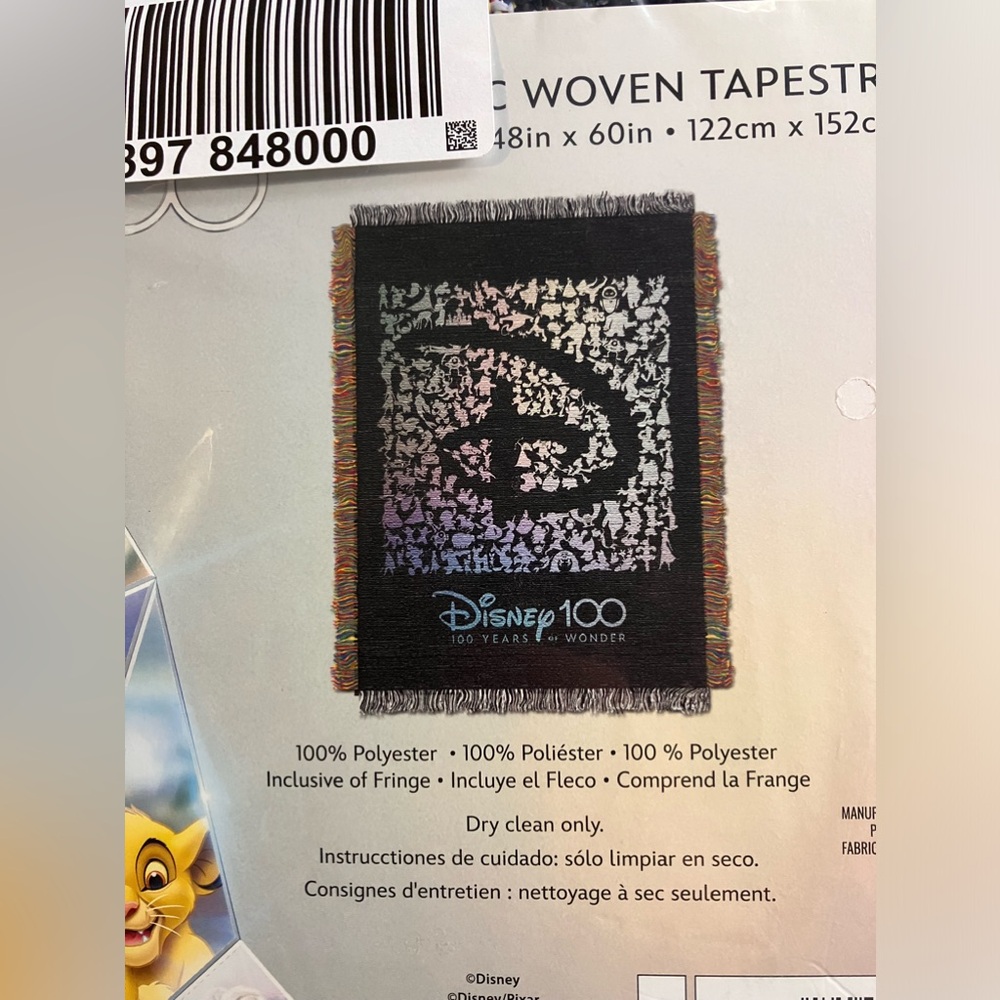 New in box, Disney, tapestry Woven throw